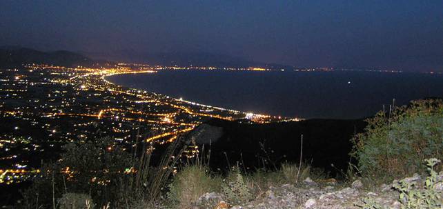 Figura 12 Veduta notturna dalla cima del Monte Circeo (foto di Carmine Allocca)